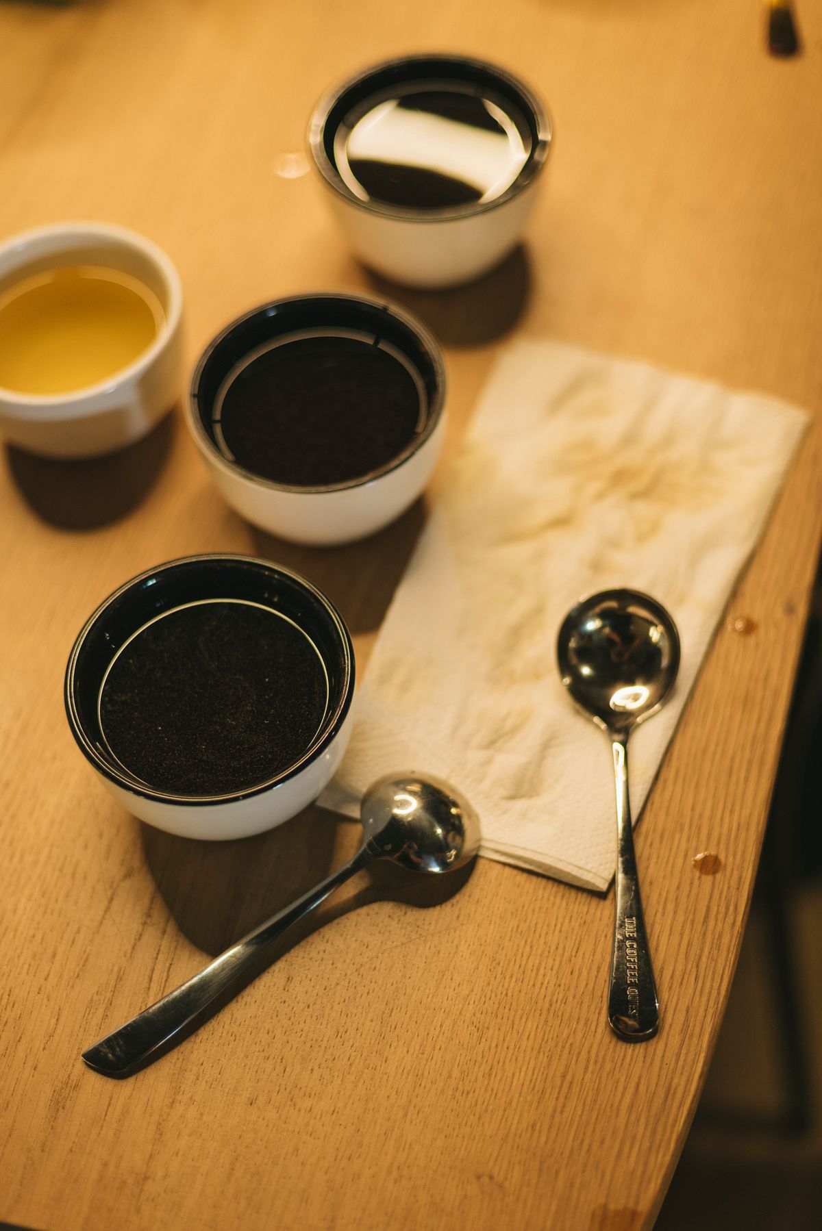 Small-Batch Coffee & Tea: Curating Premium Caffeine Flights Without Breaking the Bank