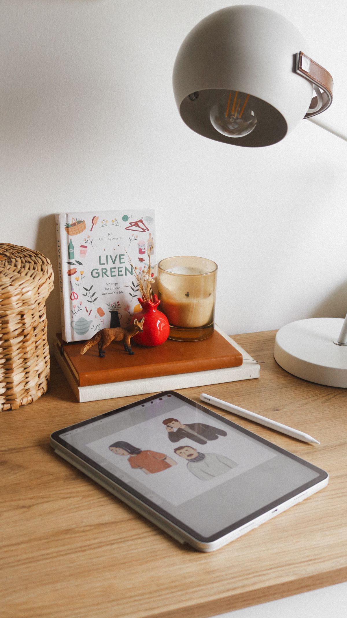 The Showstopper Canvas: High-End Electronic Readers and Tech That Refine Everyday Habits