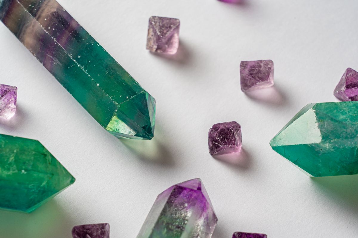 Curated Crystalline: Raw Minerals and High-End Ceramic Art Pieces That Anchor a Room