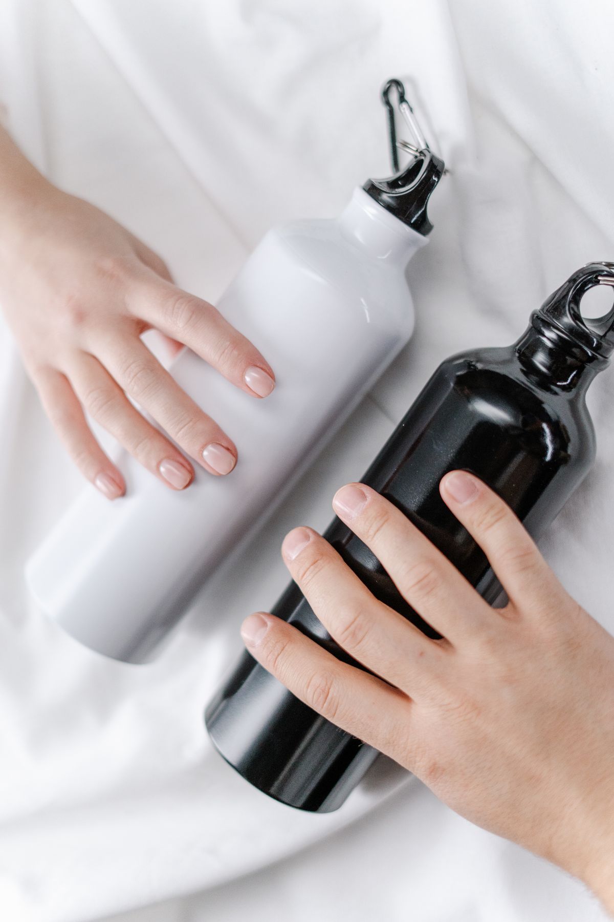 The Hydration Ritual: High-End Insulated Vessels and Smart Mugs with Clean Silhouettes