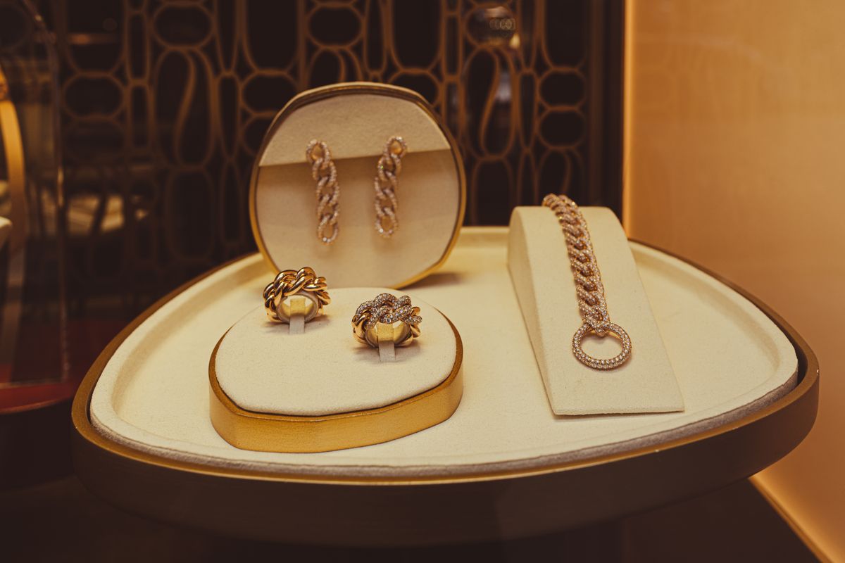 The Wearable Minimalist: Understated Jewelry and Clean Accessories Designed for Daily Wear