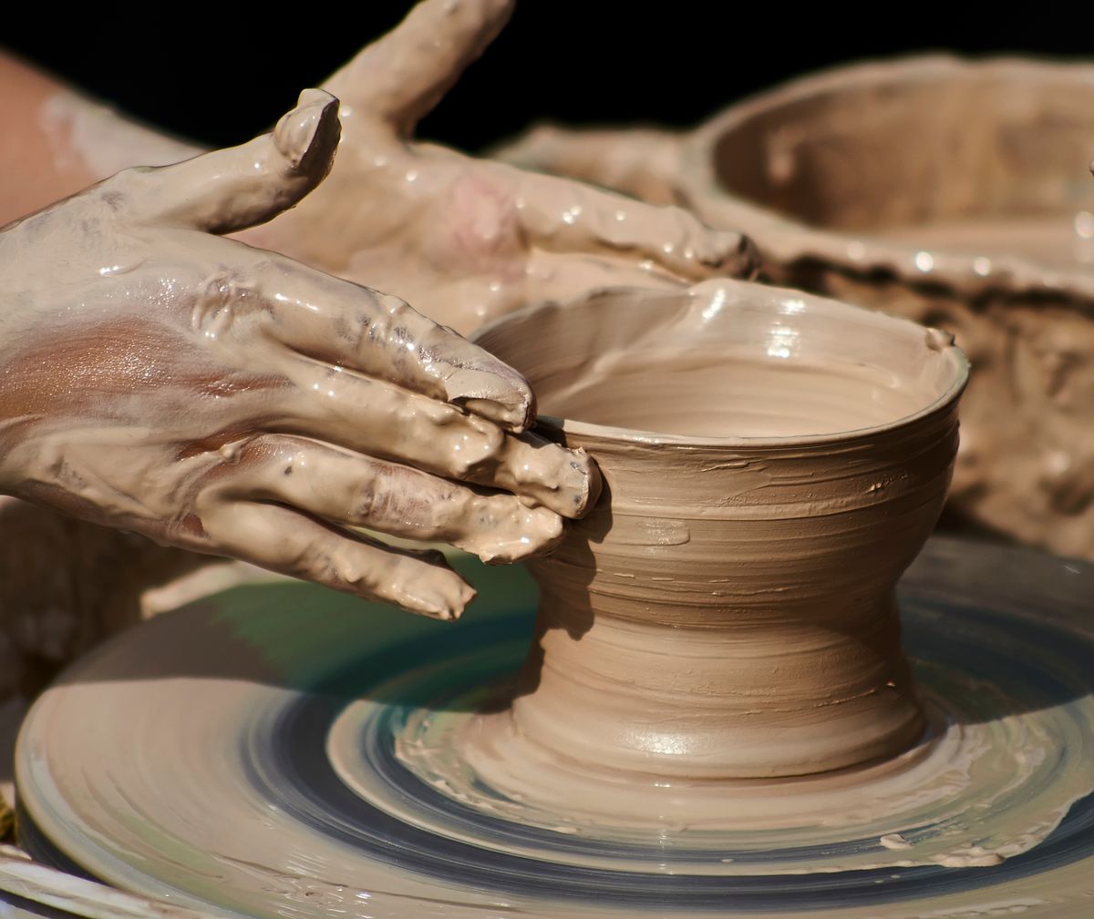 The Gift of Learning: Experiential Holiday Vouchers from Cooking to Pottery Classes